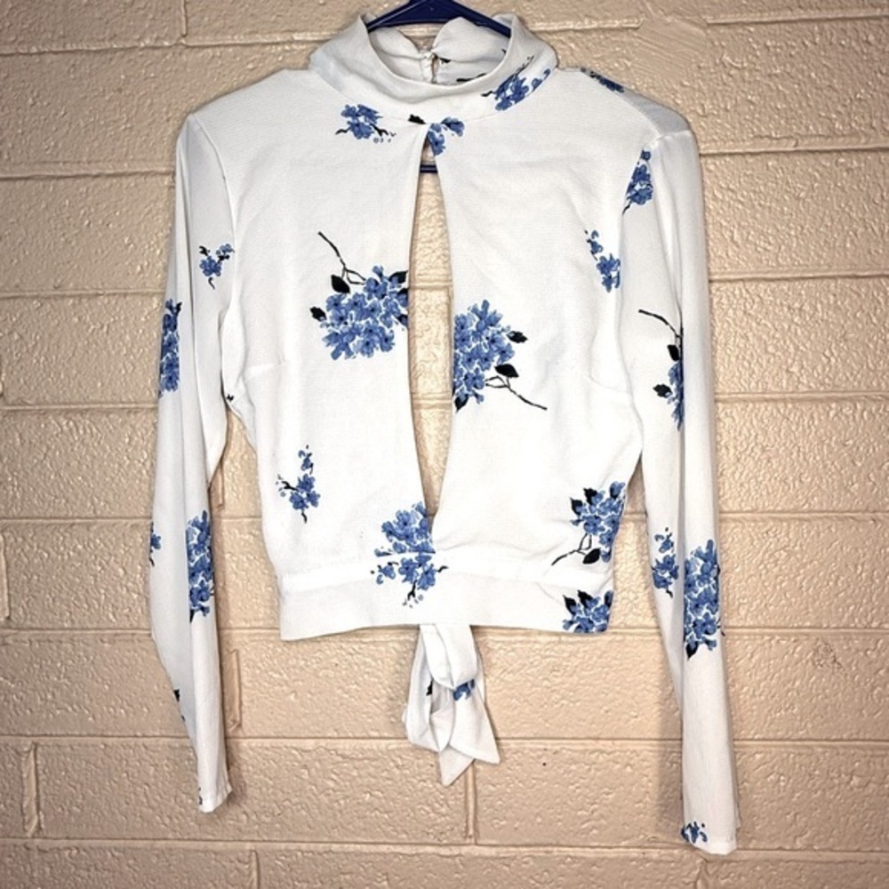 Boohoo White and Blue Floral Tie-Front Blouse